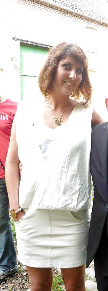 18P French MILF non nude