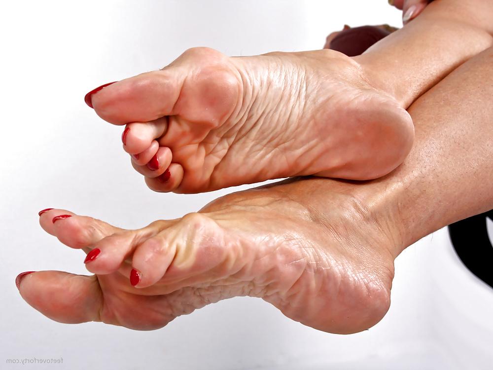 25P Mature Soles I Wanna Rub My Dick On 