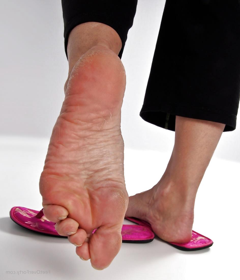 25P Mature Soles I Wanna Rub My Dick On 