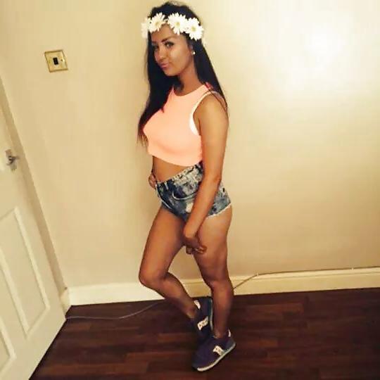 25P Sluts in little hotpants! 6