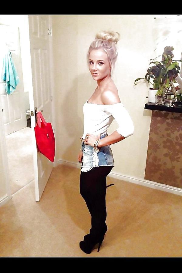 25P Sluts in little hotpants! 6