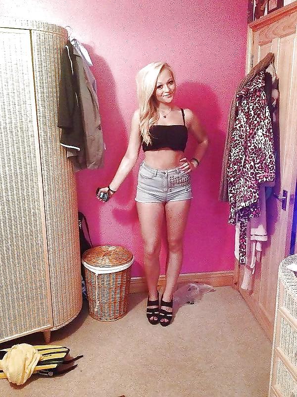 25P Sluts in little hotpants! 7
