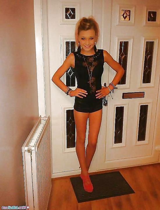 25P Sluts in little hotpants! 7
