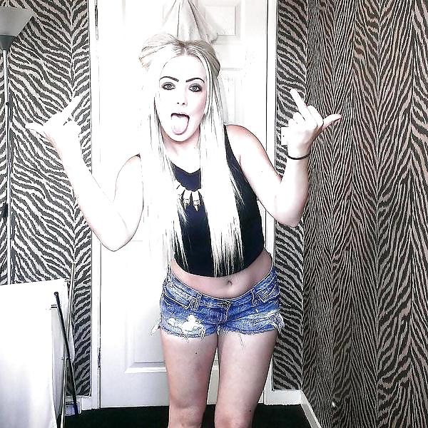 25P Sluts in little hotpants! 7