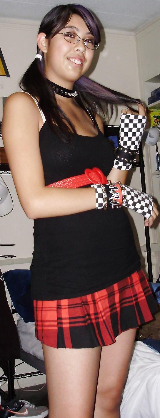 25P Viet Girl shows off her body for your boyfriend