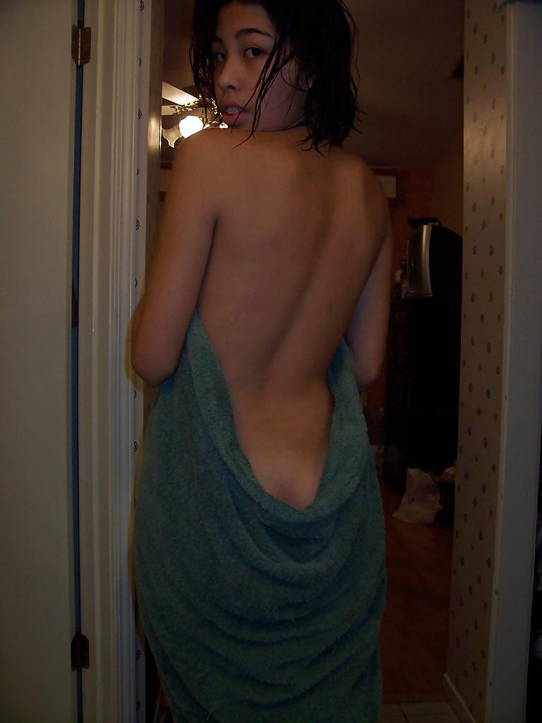 25P Viet Girl shows off her body for your boyfriend