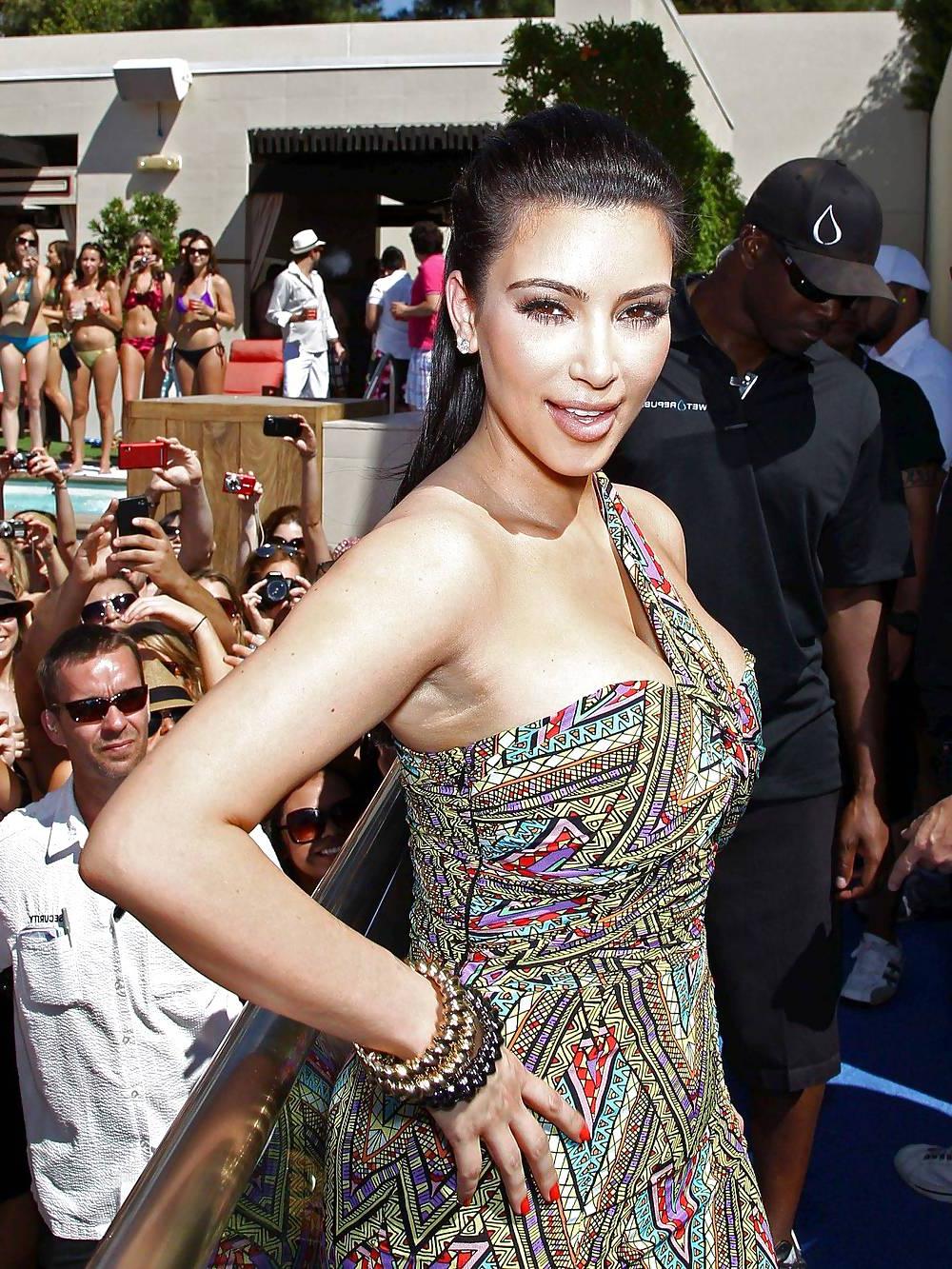16P Kim Kardashian leggy in tight dress and heels