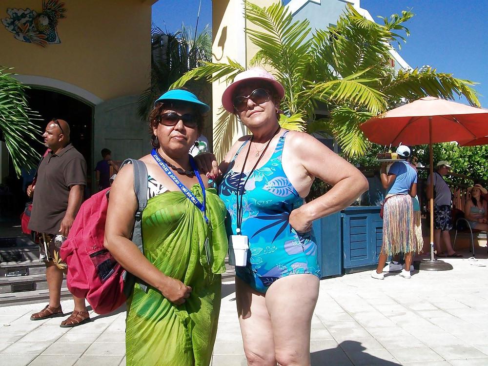 20P Older women in swimsuit 2.