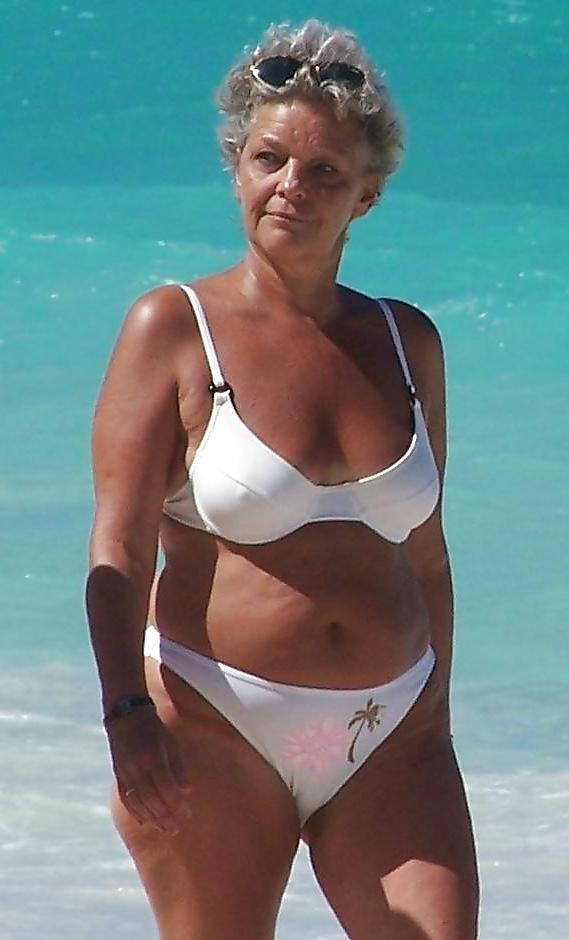 20P Older women in swimsuit 2.