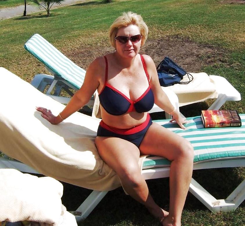 20P Older women in swimsuit 2.