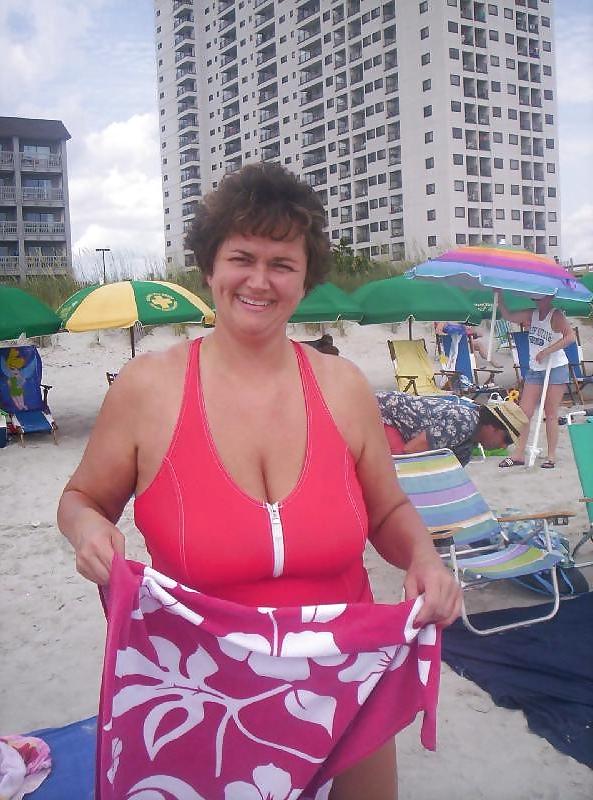 20P Older women in swimsuit 2.