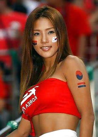 6P Hot football girls