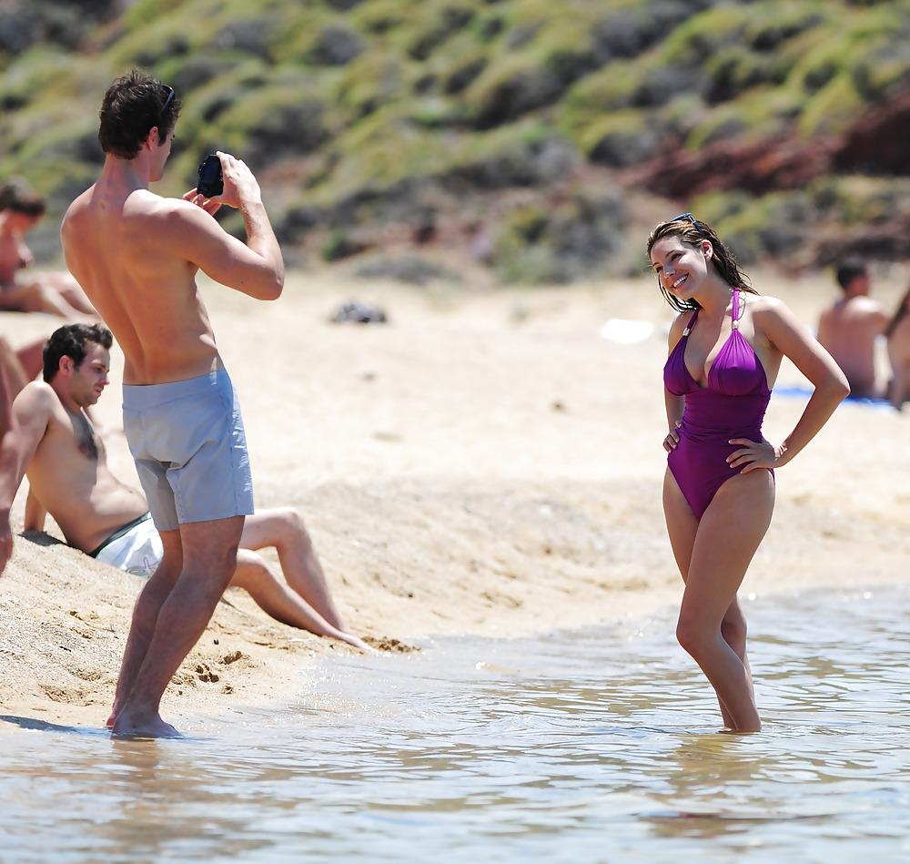 25P Kelly Brook in purple swimsuit on holiday