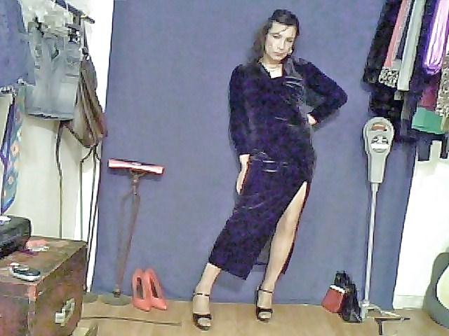 19P Long black velvet dress