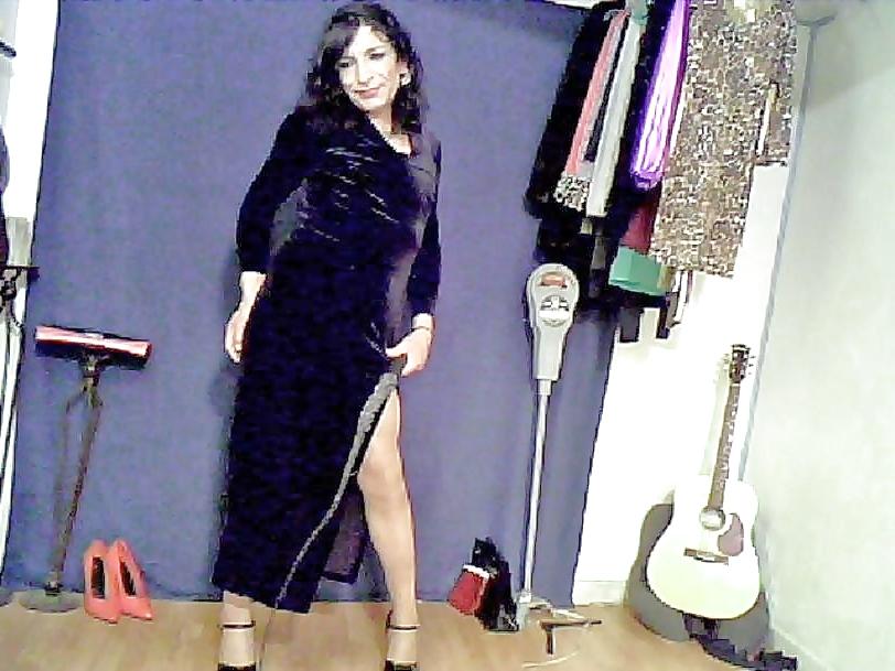 19P Long black velvet dress