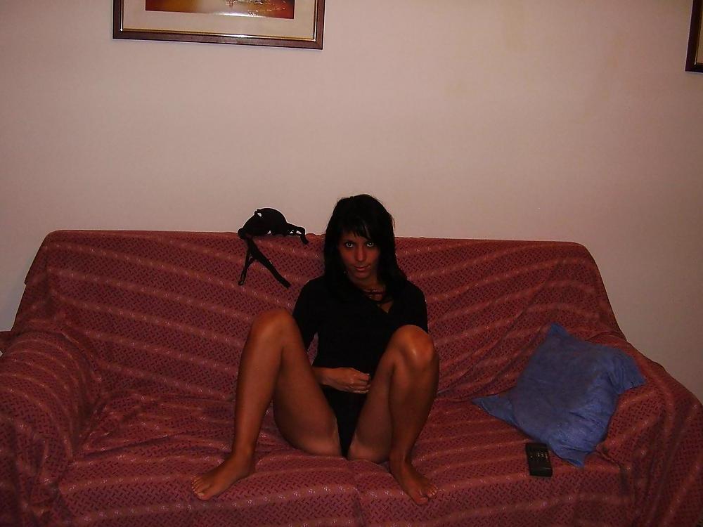 25P Wife shows her nice tanned body