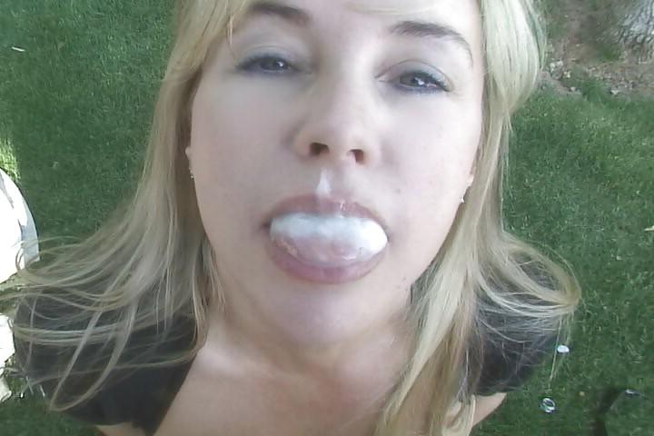 14P Slut wife sucks dick in the park
