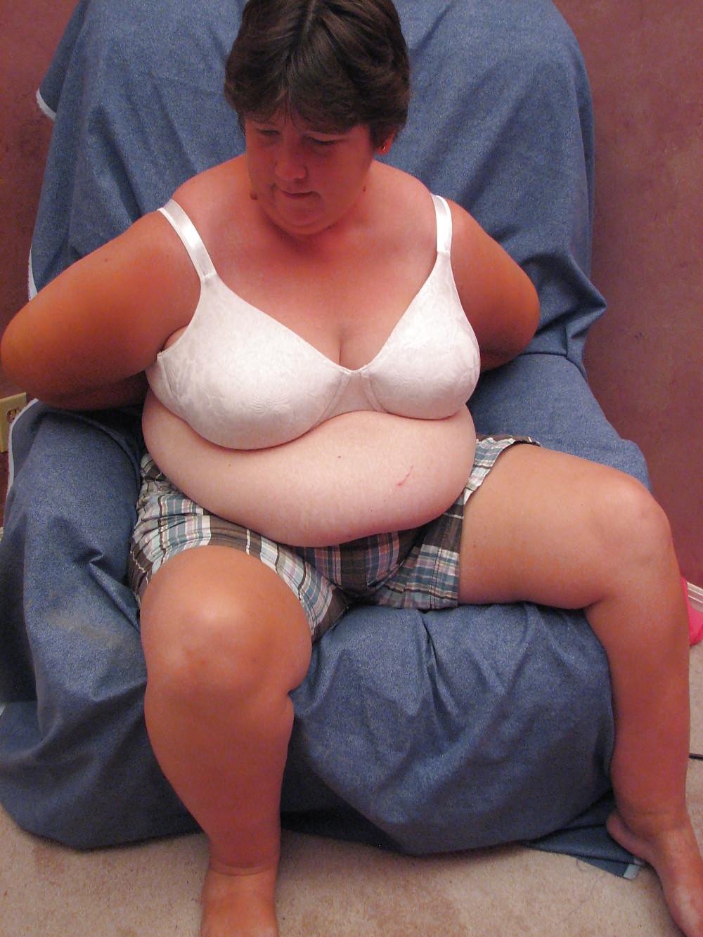 20P Aunt Maggie shows off her fat cuvy body