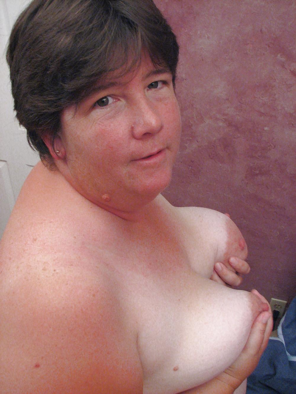 20P Aunt Maggie shows off her fat cuvy body