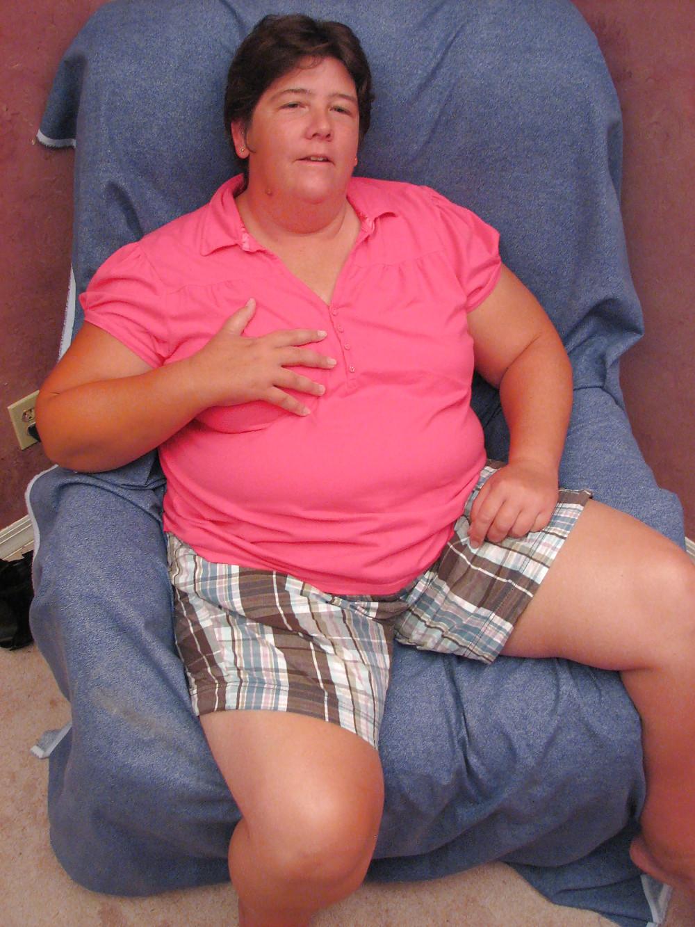 20P Aunt Maggie shows off her fat cuvy body