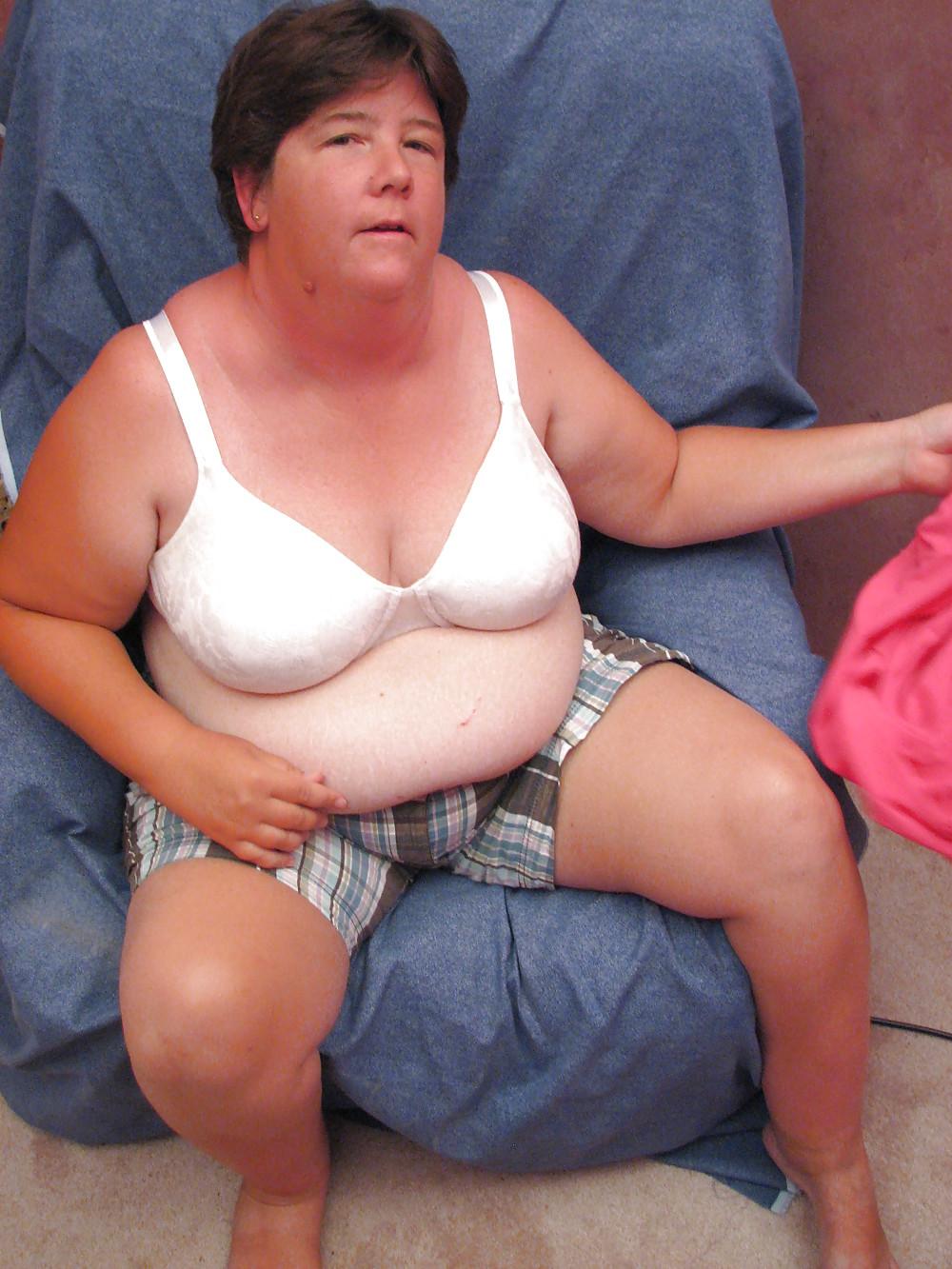 20P Aunt Maggie shows off her fat cuvy body