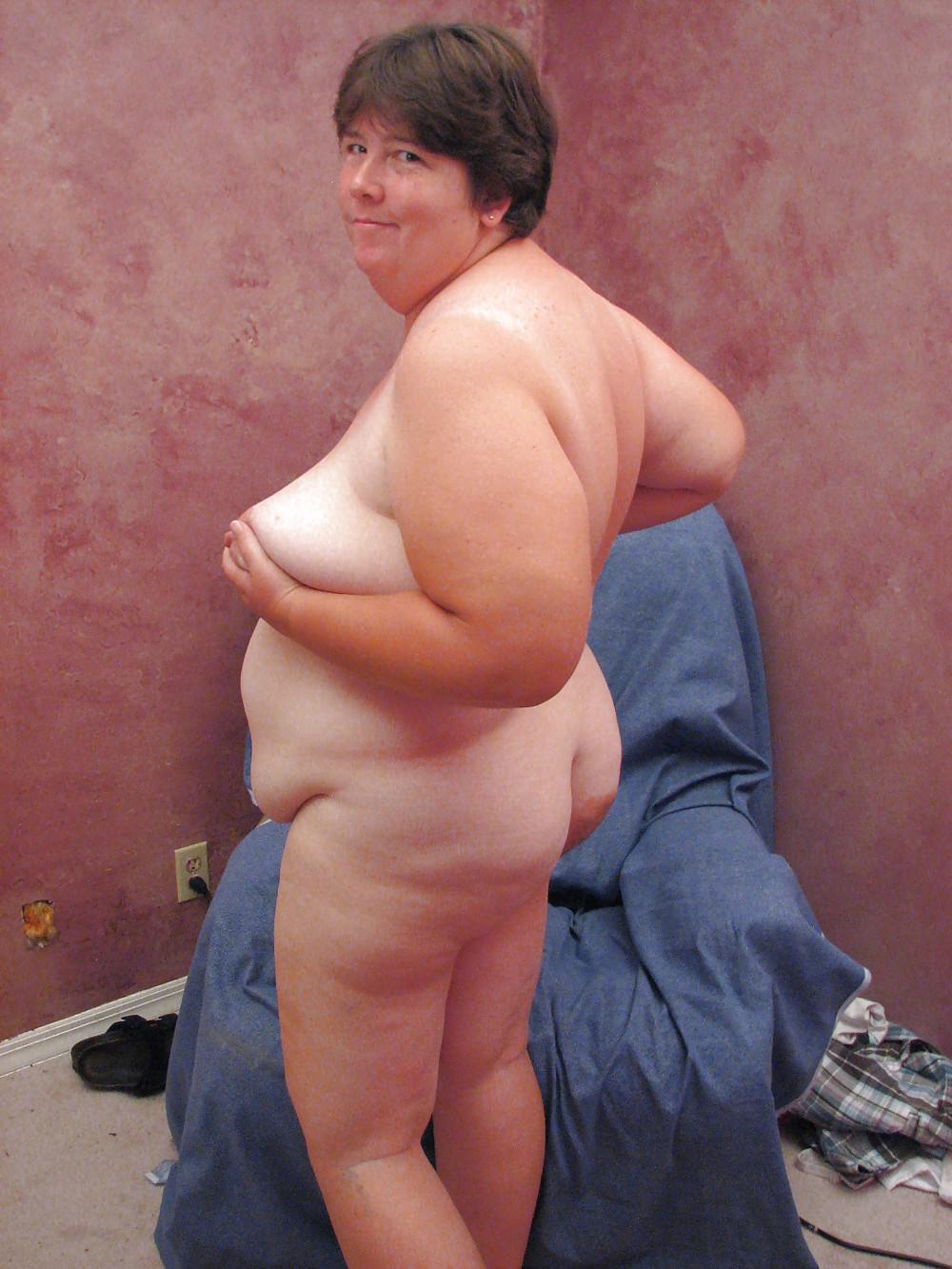 20P Aunt Maggie shows off her fat cuvy body