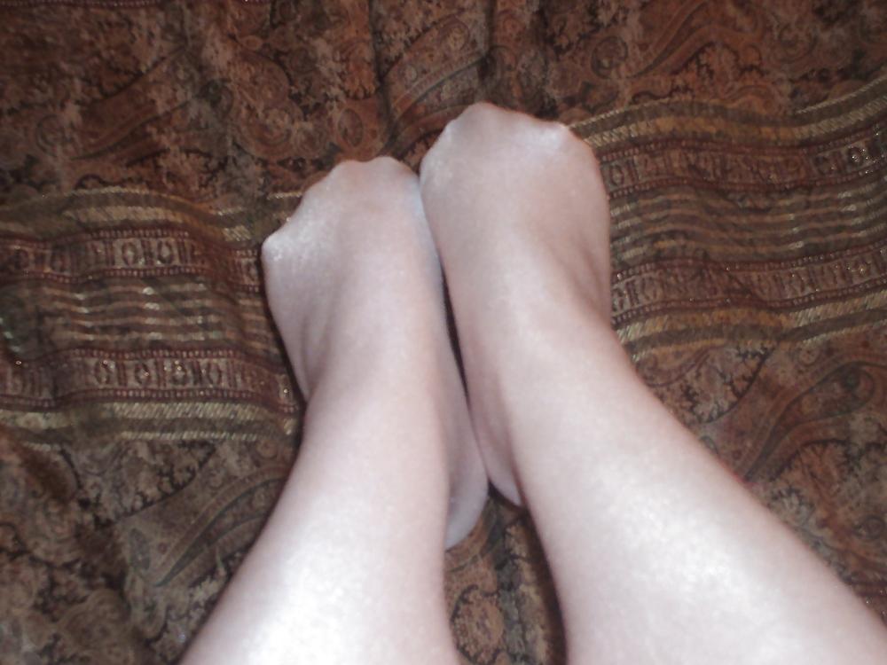 16P Pantyhose wife in shiny tights & Cummy leotard.
