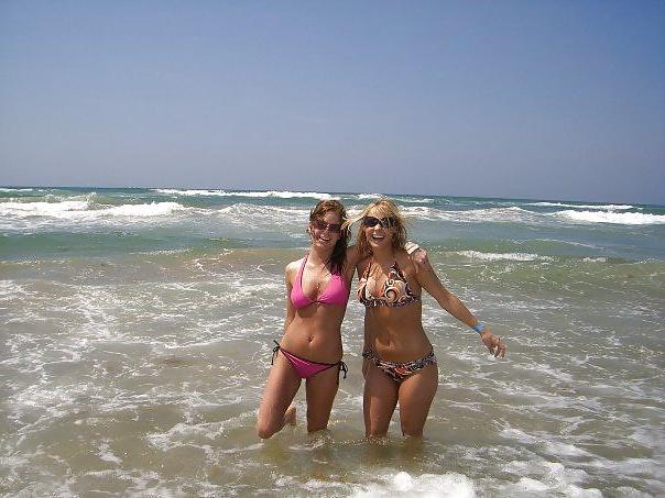 14P Sexy friends, plz comment dirty as fuck