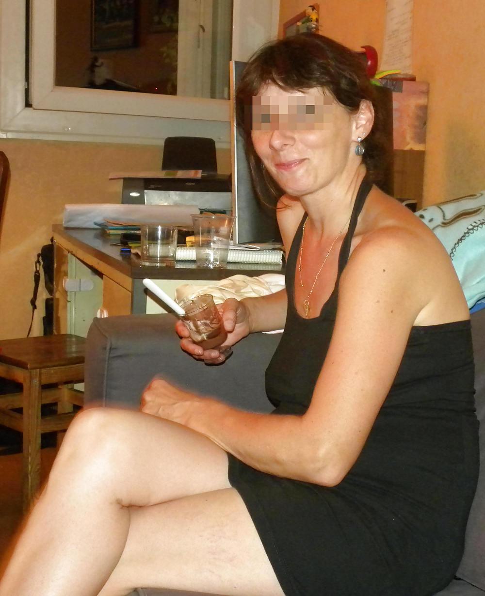 7P My wife in mini dress without panties : do you want more?