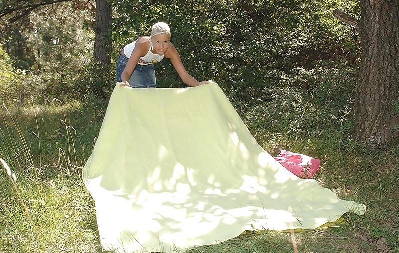 20P Blond has sex in the grass