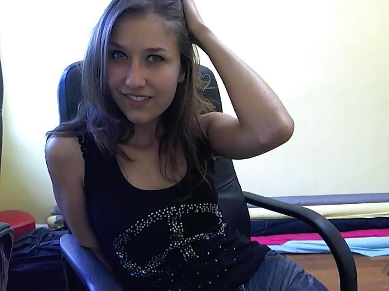 25P A naughty french webcamgirl