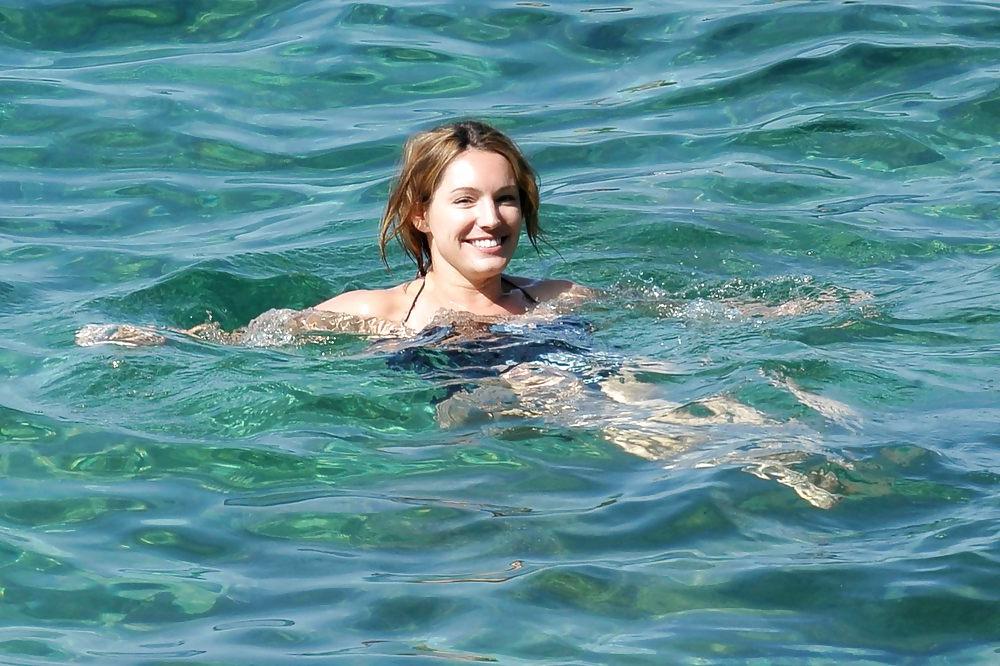 25P Kelly Brook in swimsuit on the Italian island of Ischia