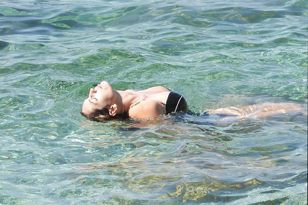 25P Kelly Brook in swimsuit on the Italian island of Ischia