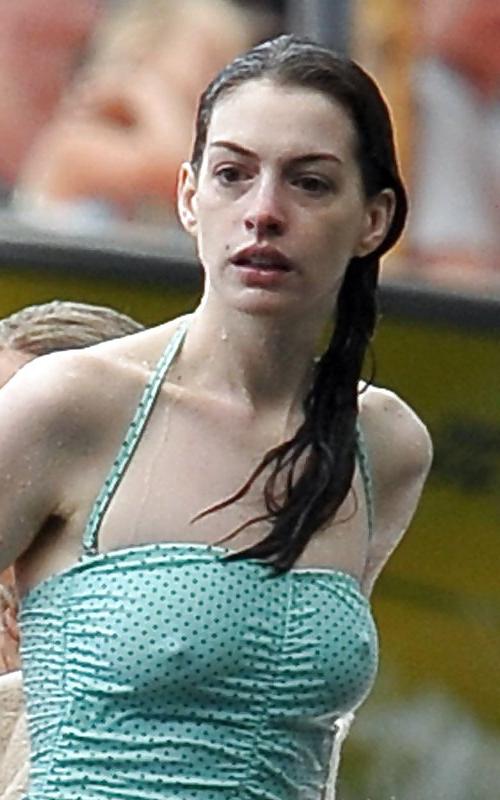 10P Anne Hathaway - swimsuit on vacation in Italy