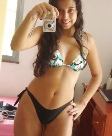 20P Hot chicks in bedroom