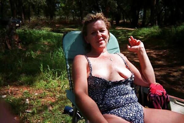 20P Saggy tits in swimsuit.