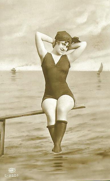 25P Old French postcards 7
