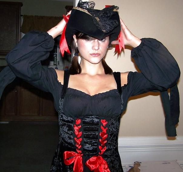 12P Ex-Girlfriend in Pirate Costume