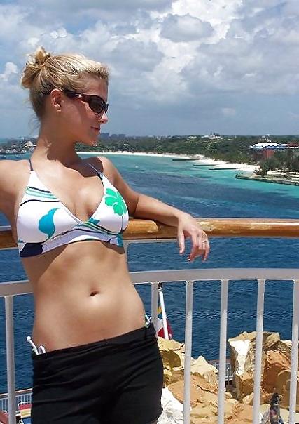 12P Ex-Girlfriend in Pirate Costume