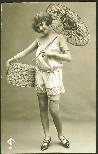 25P Old French postcards 11