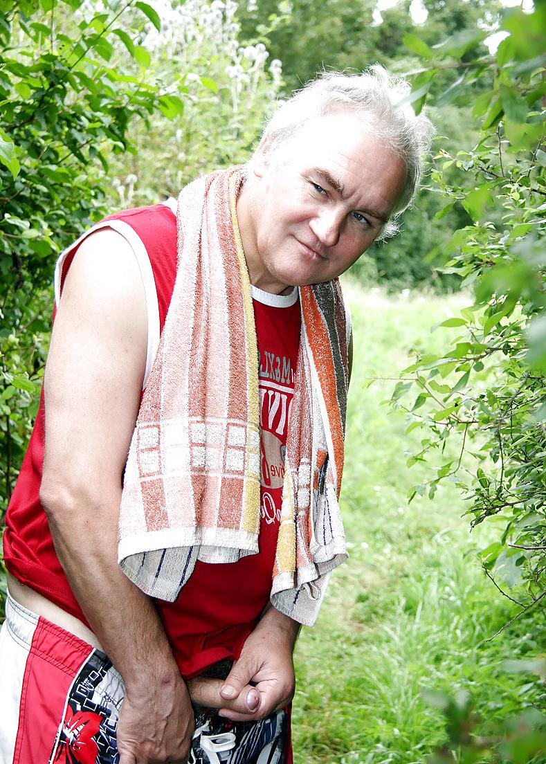 12P Sporty old man has sex with teen