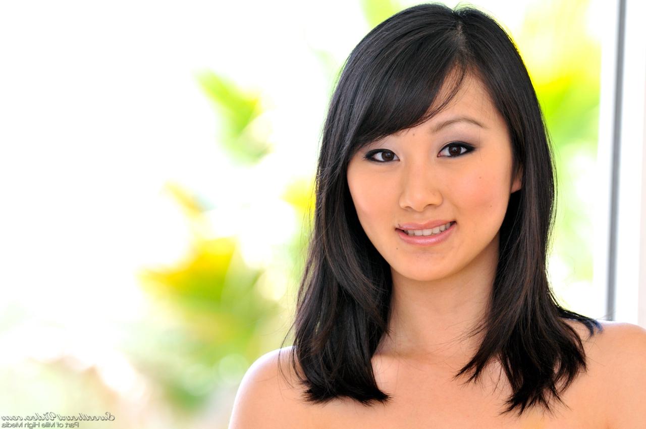 15P Asian teen in high heels strips sexy underwear to show small tits & bald cunny