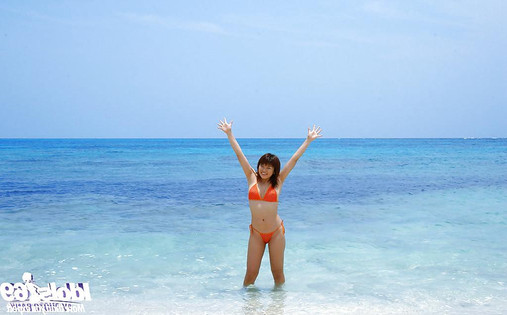 14P Fuckable asian babe showcasing her tempting body outdoor