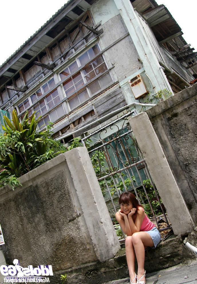 14P Fuckable asian babe showcasing her tempting body outdoor