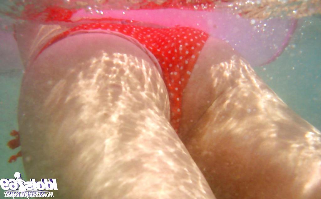 14P Fuckable asian babe showcasing her tempting body outdoor