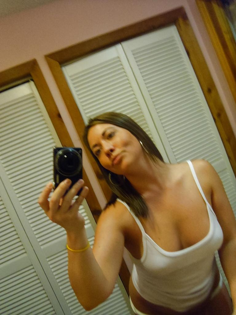 21P Hot little bank robber Lee Grace Dougherty