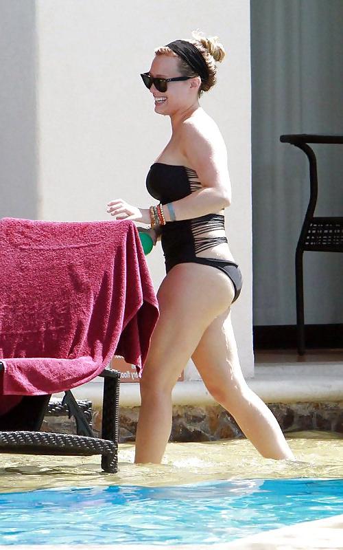 7P Hilary Duff - Poolside swimsuit candids in Mexico