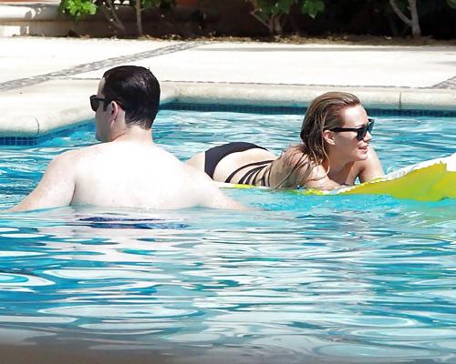 7P Hilary Duff - Poolside swimsuit candids in Mexico