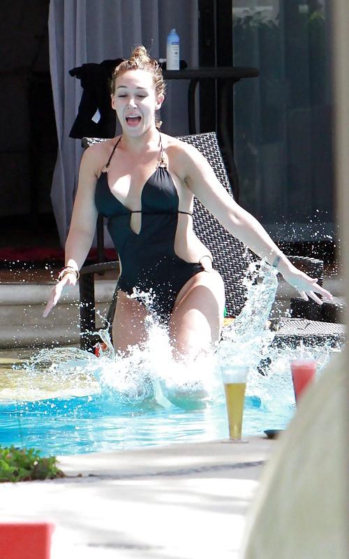 7P Hilary Duff - Poolside swimsuit candids in Mexico