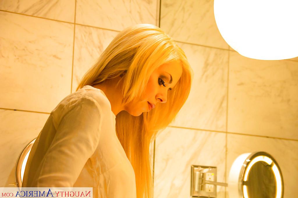 16P Tantalizing young amateur Nina Elle covers her body with hot lingerie